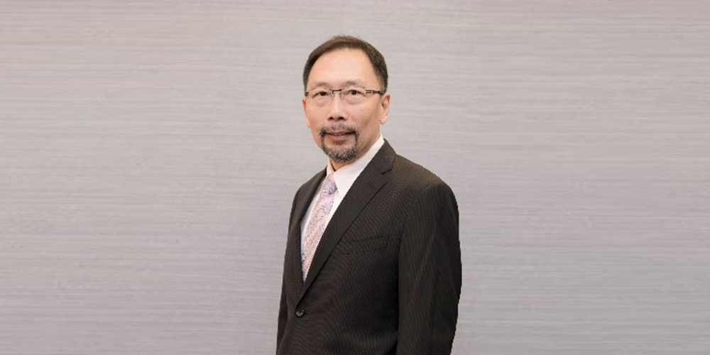 逢甲大學教授佘日新