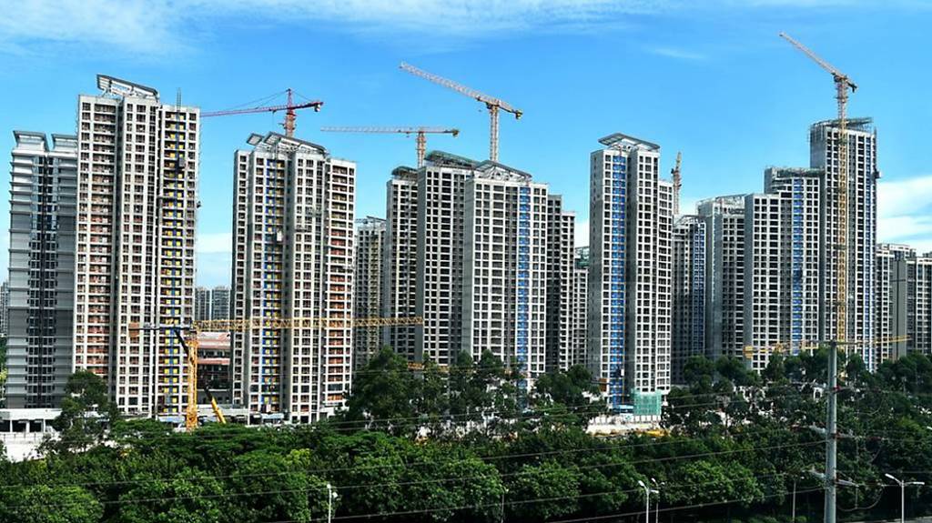 大陸國務院總理李強政府工作報告提出優化房地產政策方向。圖／中新社