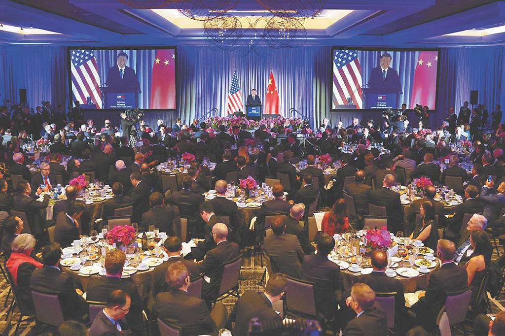 中國國家主席習近平在美國舊金山出席美國友好團體聯合舉行的歡迎宴會並發表演講。 圖／中新社