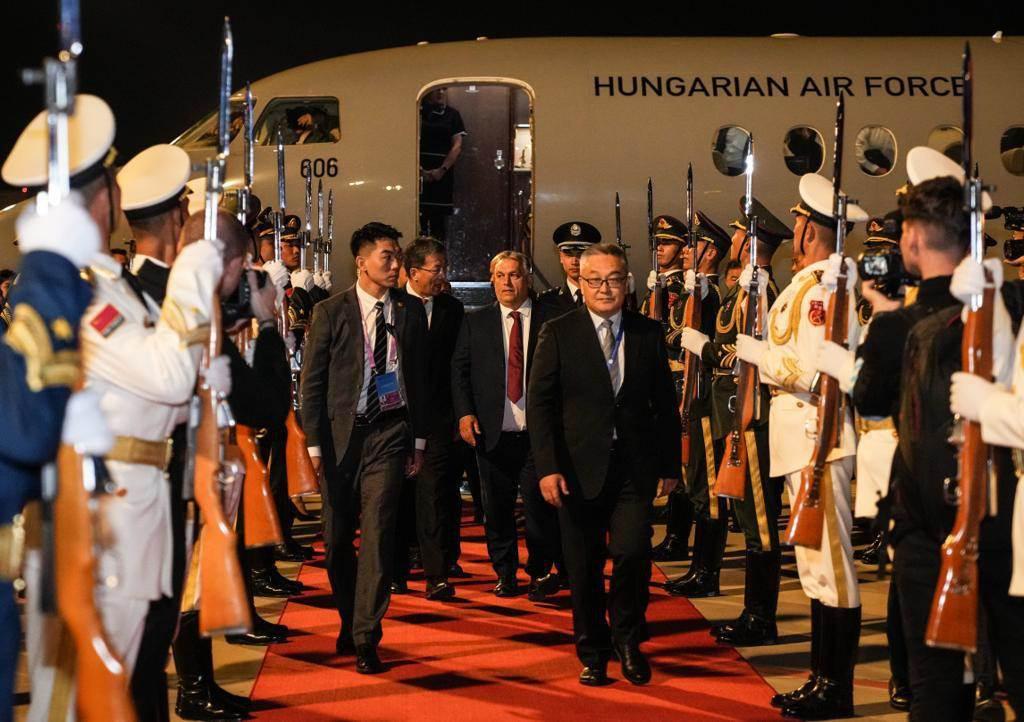 匈牙利總理奧班10月15日晚抵達北京，並將出席17日登場的第三屆一帶一路國際合作高峰論壇。 圖／新華社